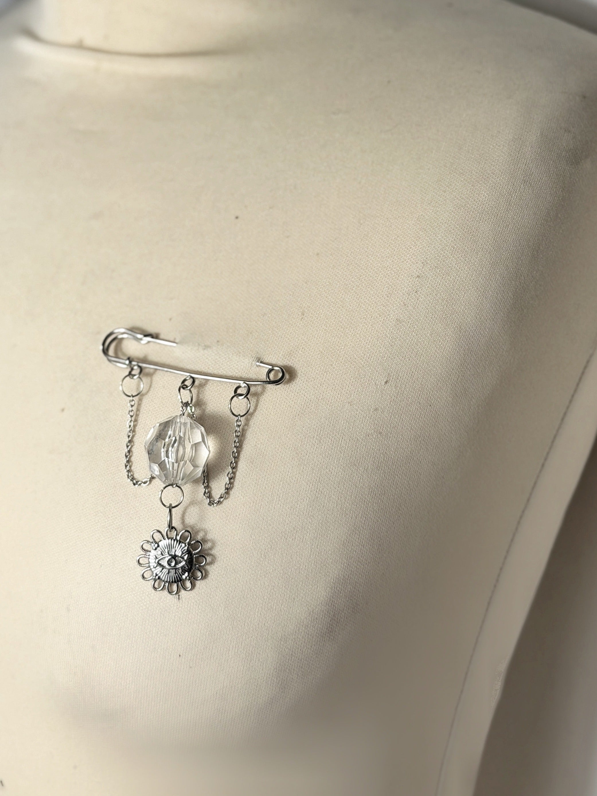 Broche argenté