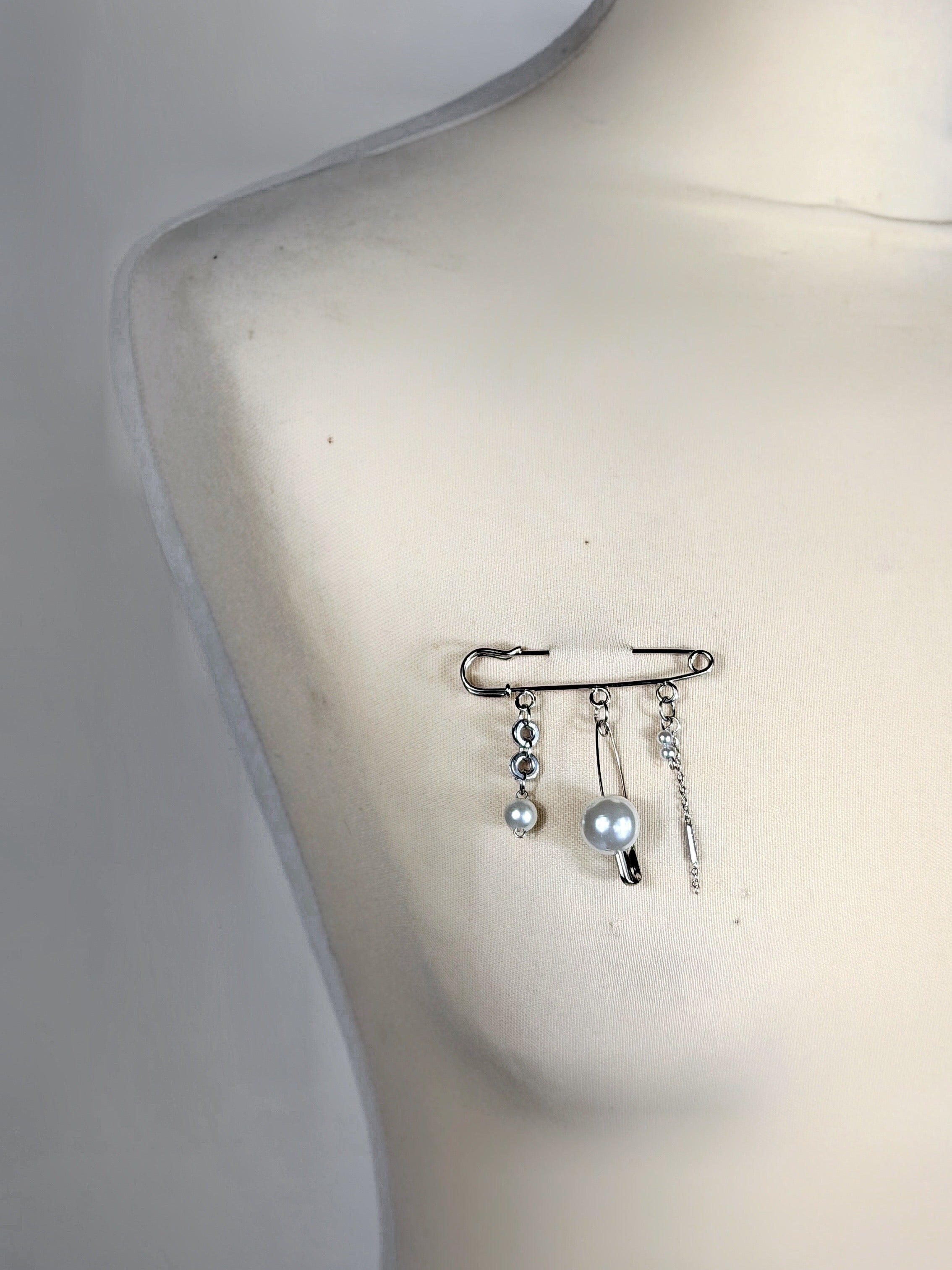 Broche argenté
