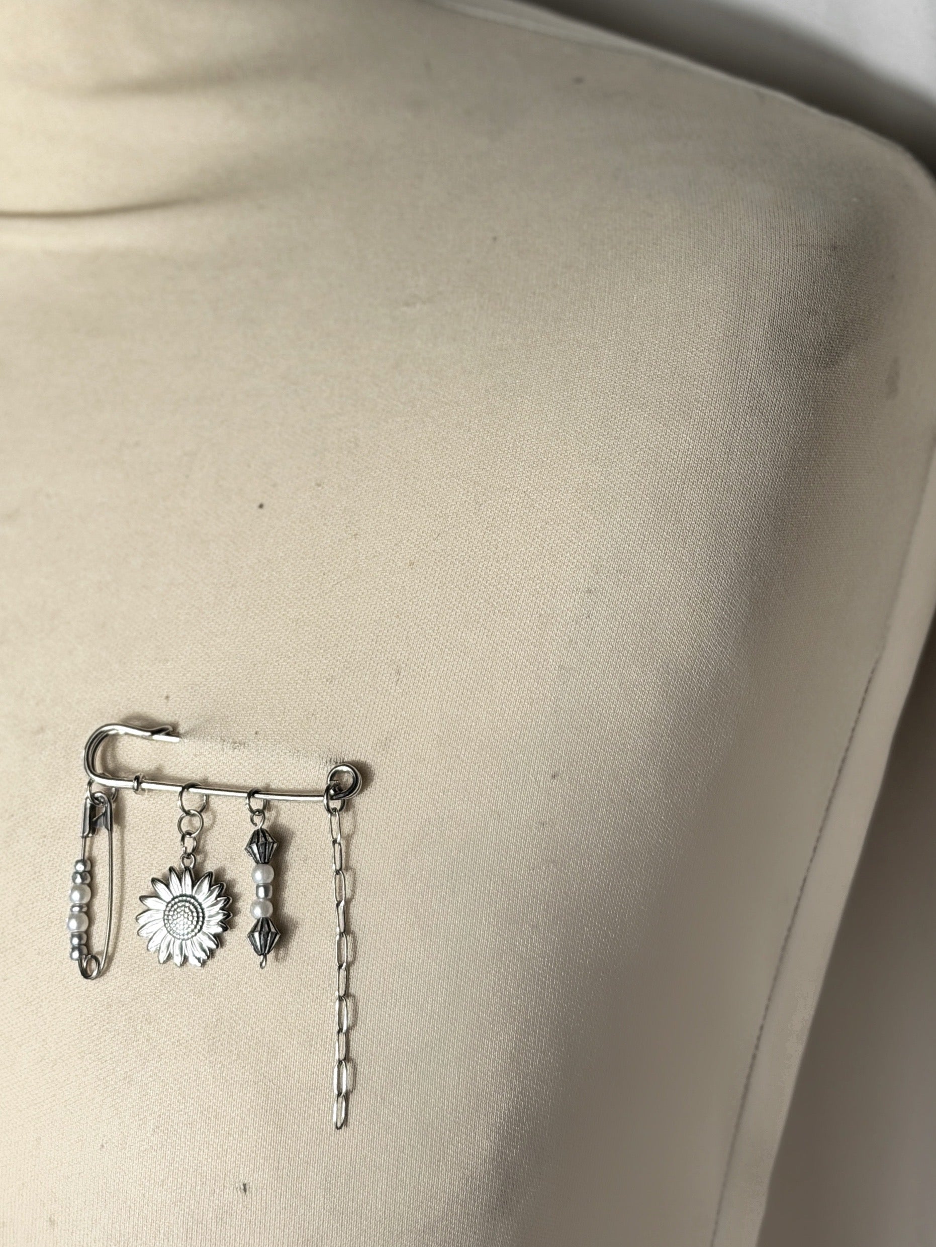 Broche argenté