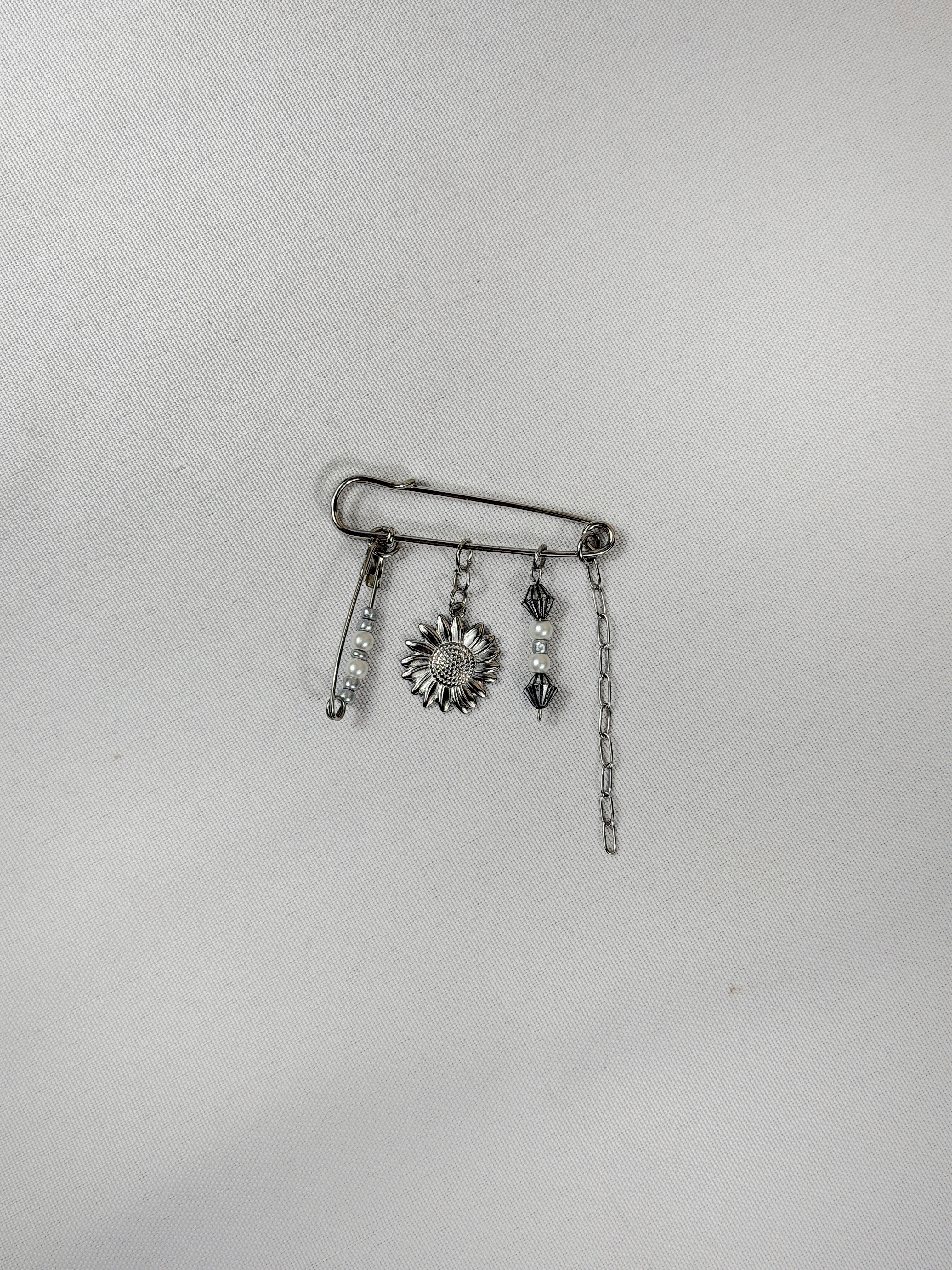 Broche argenté