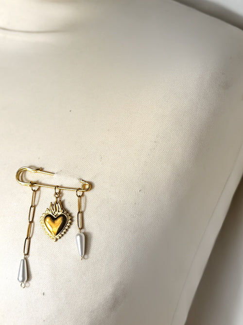Broche doré