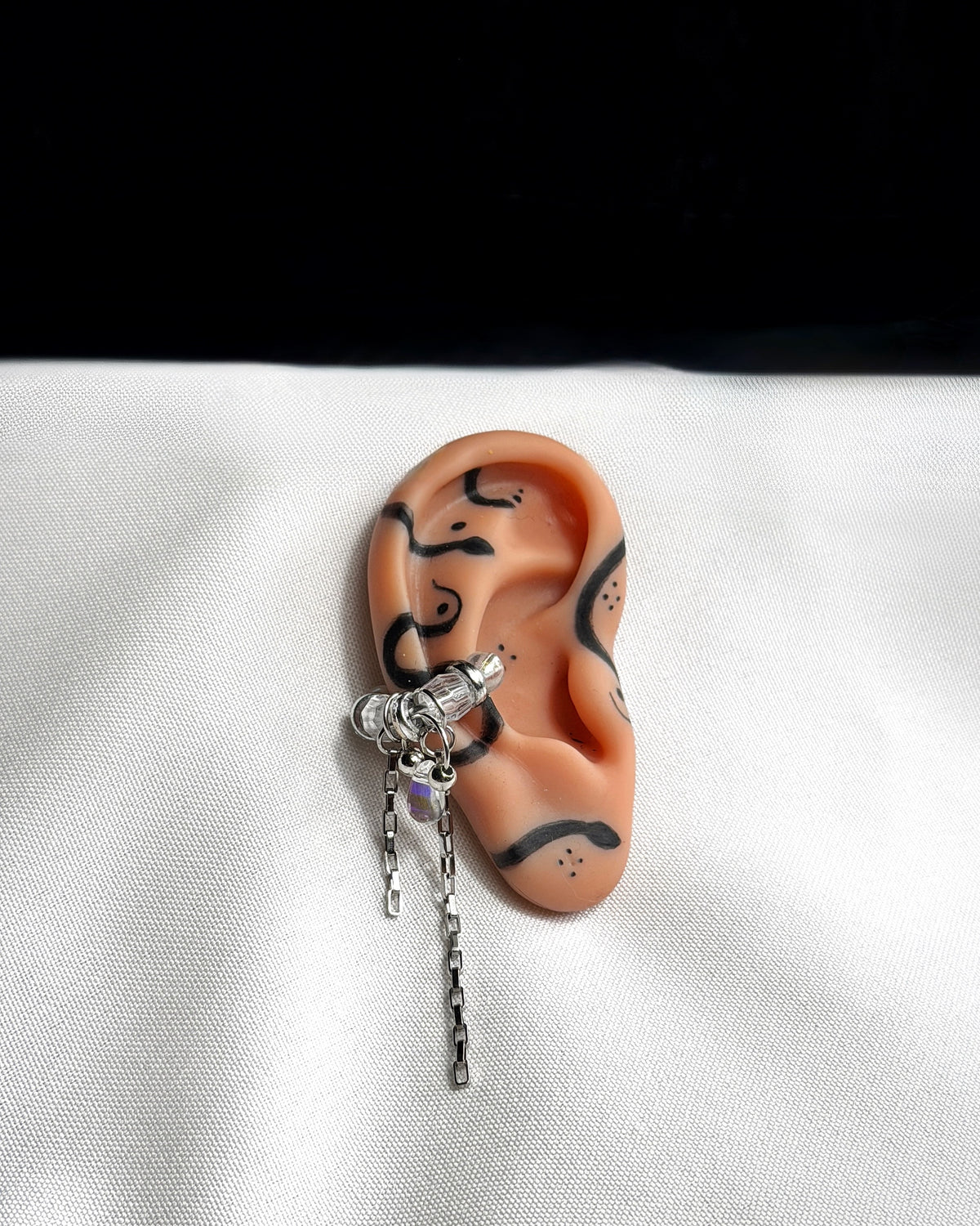 Earcuff argenté à perles