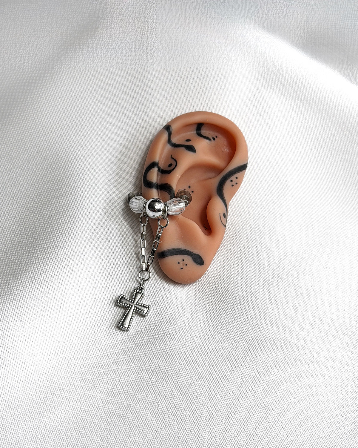 Earcuff argenté à perles