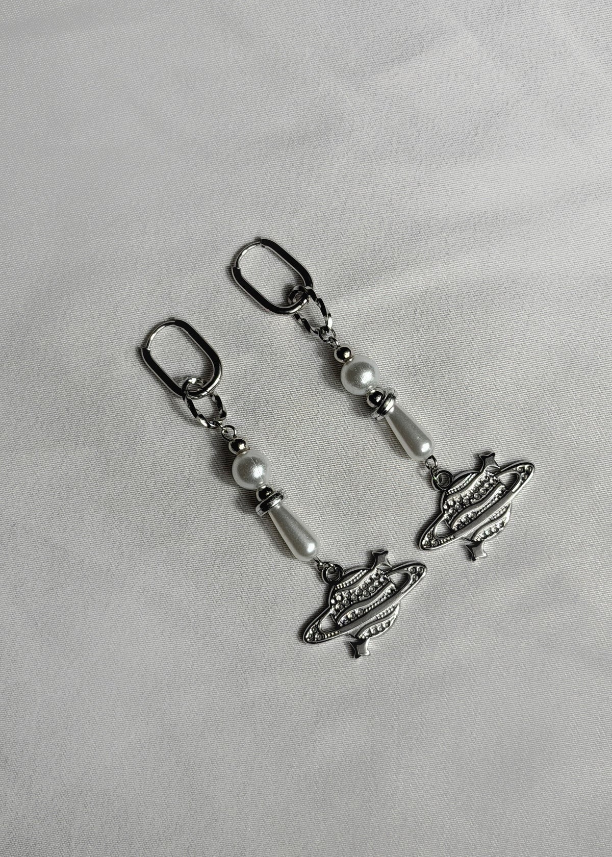 Paire de boucles d’oreilles argenté